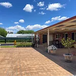 Spacious Resort Style Property With Pool In Mudgee - Rest Easy Mudgee Villa