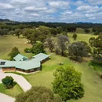Anton Pavilion - Cheerful Country Solace In Mudgee
