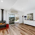 Seven Tree Hill - An Enchanting Family Homestead