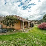 Experience Country Mudgee At Lone Pine Farmhouse