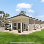 Hamptons House Mudgee -Lux Stays