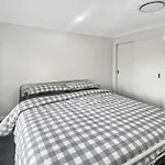 Marshfield Manor - Brand New With 4 Bedrooms And Close To Cbd And Sporting Complex