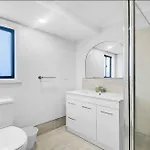 Marshfield Manor - Brand New With 4 Bedrooms And Close To Cbd And Sporting Complex