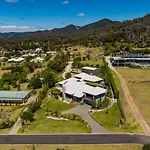 Red Lotus Estate - Grand, Scenic And Made For Groups