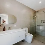 Waratah - Experience Cosy Country Charm