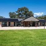 Waratah Suite - Experience Cosy Country Charm