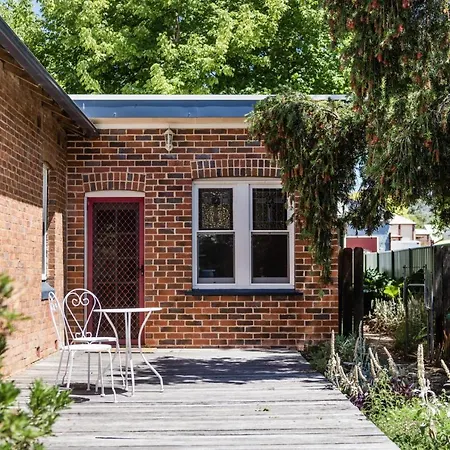 Holiday home 2-bed Escape With Large Backyard *