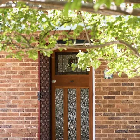 Holiday home 2-bed Escape With Large Backyard