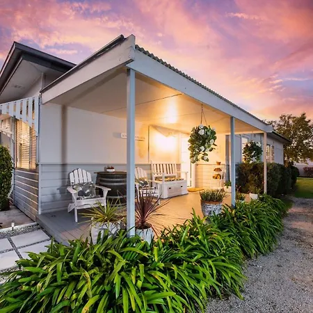 Charming Wine Lovers Den Holiday home