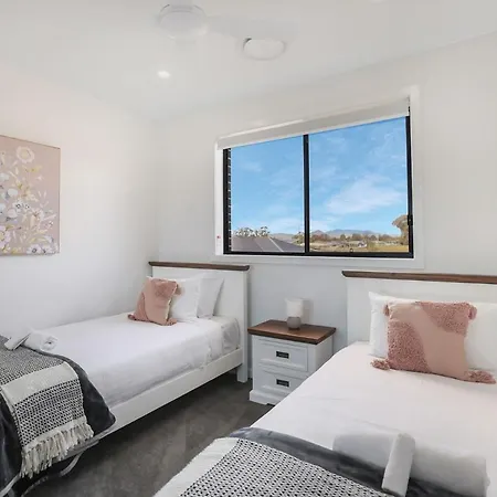 Illalangi Modern Escape With Stunning Views Holiday home *