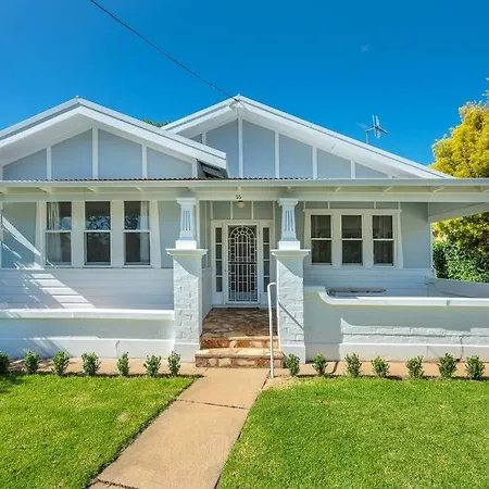 Holiday home Brightly