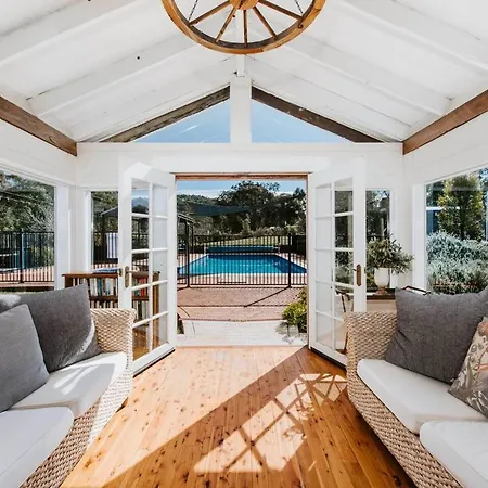 Holiday home 'wilpine' Poolside Country Luxury Near Town