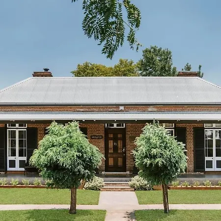 Cawarra On The Park - Historic Grandeur Holiday home *