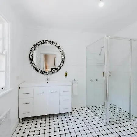 Cawarra On The Park - Historic Grandeur Holiday home *