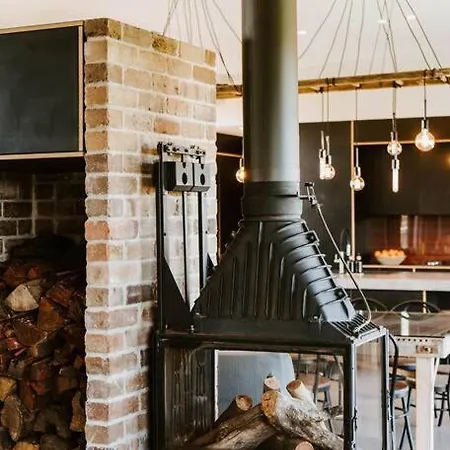 'black Rock' A Sprawling Poolside Country Sanctuary Holiday home *