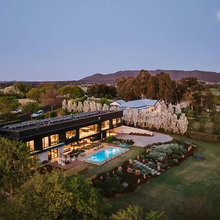 'black Rock' A Sprawling Poolside Country Sanctuary * Mudgee
