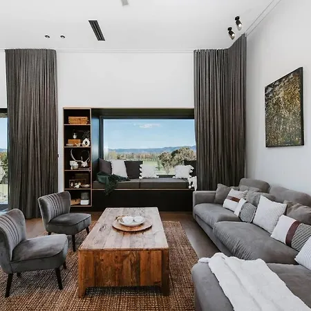 Holiday home 'black Rock' A Sprawling Poolside Country Sanctuary *