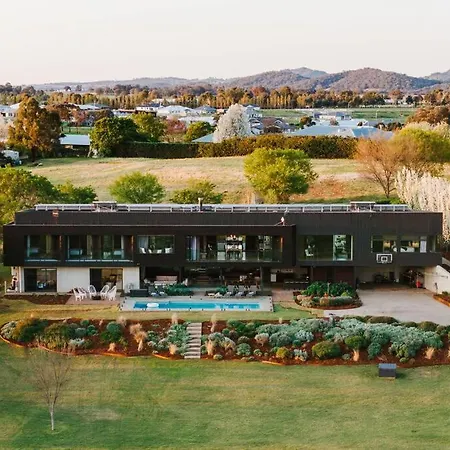 'black Rock' A Sprawling Poolside Country Sanctuary Mudgee