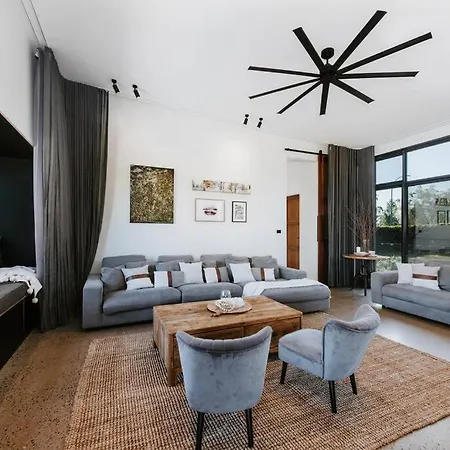 'black Rock' A Sprawling Poolside Country Sanctuary * Mudgee