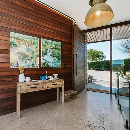 Holiday home 'black Rock' A Sprawling Poolside Country Sanctuary *
