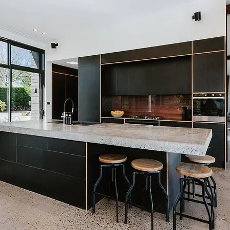 'black Rock' A Sprawling Poolside Country Sanctuary Mudgee