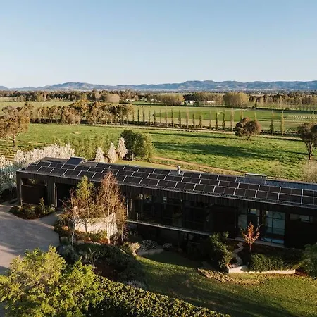 'black Rock' A Sprawling Poolside Country Sanctuary Holiday home Mudgee