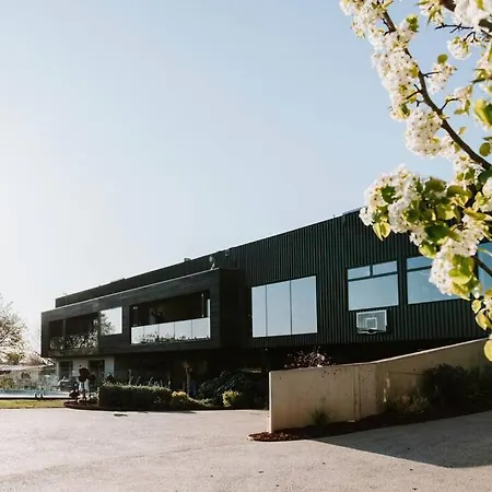 'black Rock' A Sprawling Poolside Country Sanctuary * Mudgee