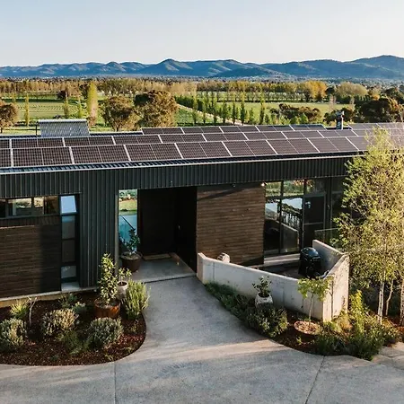 'black Rock' A Sprawling Poolside Country Sanctuary Holiday home Mudgee