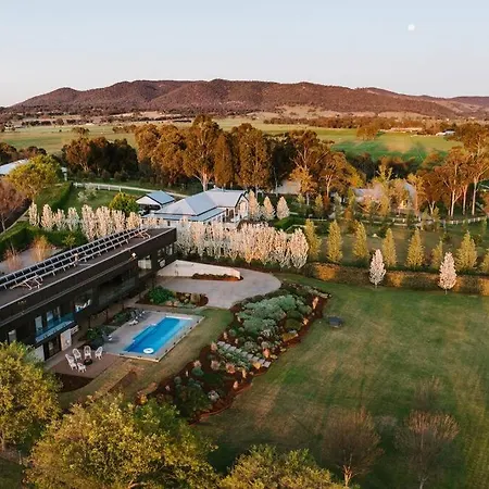 'black Rock' A Sprawling Poolside Country Sanctuary Mudgee