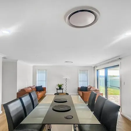 Marshfield Manor - Brand New With 4 Bedrooms And Close To Cbd And Sporting Complex Holiday home Mudgee