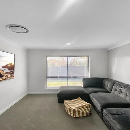 Holiday home Marshfield Manor - Brand New With 4 Bedrooms And Close To Cbd And Sporting Complex Mudgee