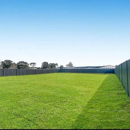 Marshfield Manor - Brand New With 4 Bedrooms And Close To Cbd And Sporting Complex Holiday home Mudgee