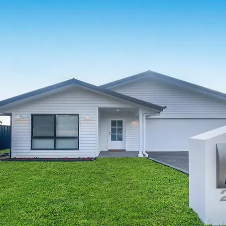 Marshfield Manor - Brand New With 4 Bedrooms And Close To Cbd And Sporting Complex * Mudgee