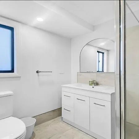 Marshfield Manor - Brand New With 4 Bedrooms And Close To Cbd And Sporting Complex Holiday home