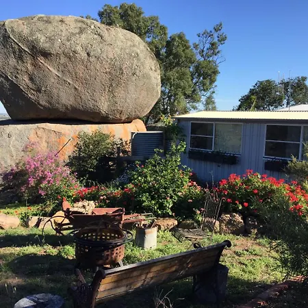 Rocky Ridge Retreat Farm stay *