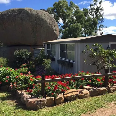 Rocky Ridge Retreat Farm stay *