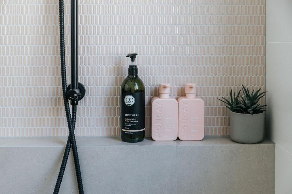 On Lewis Tiny House Guest house