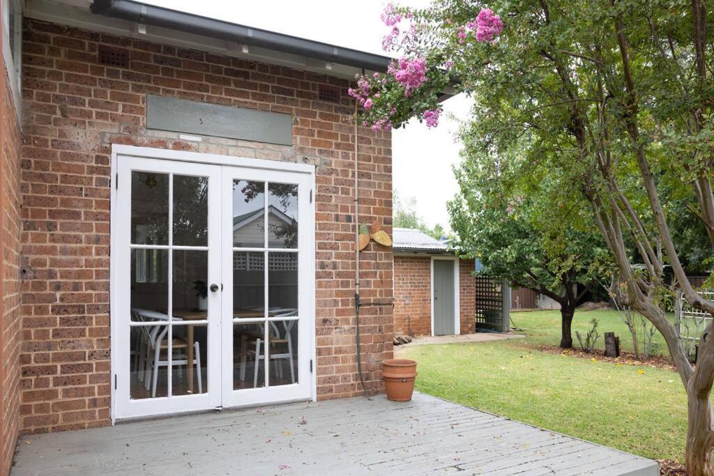 Cheerful Kuzman Retreat