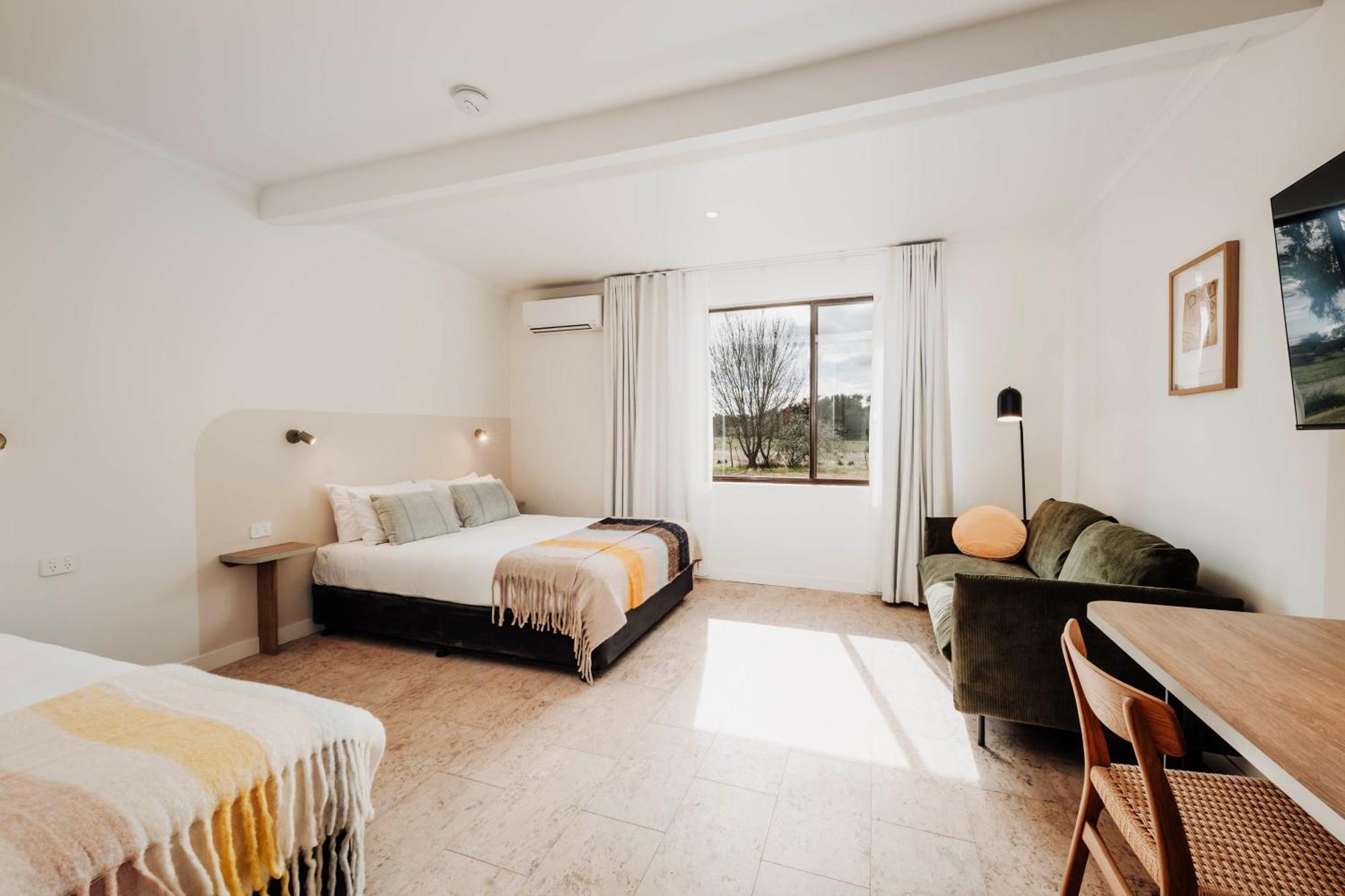 The Cudgee At Mudgee