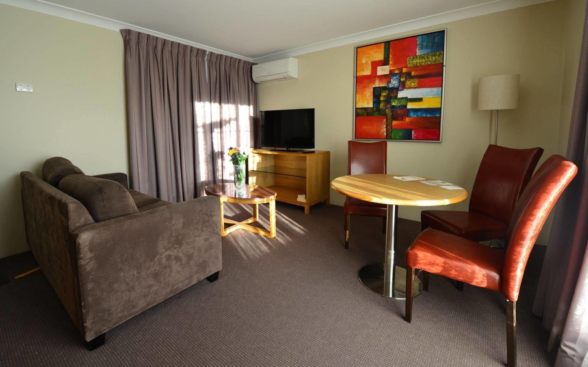 Winning Post Motor 4* Mudgee